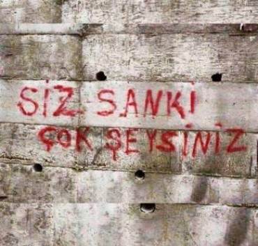 en sevilen duvar yazıları - trenle-gezen-9F0gE