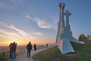 vilnius üç haç anıtı - turuncuyolcu-bTTlZ