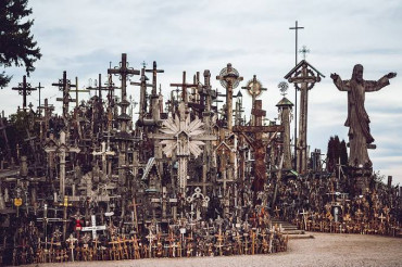 hill of crosses - turuncuyolcu-eHlnI