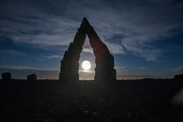 the arctic henge - yollarda-bul-beni-OpWNq